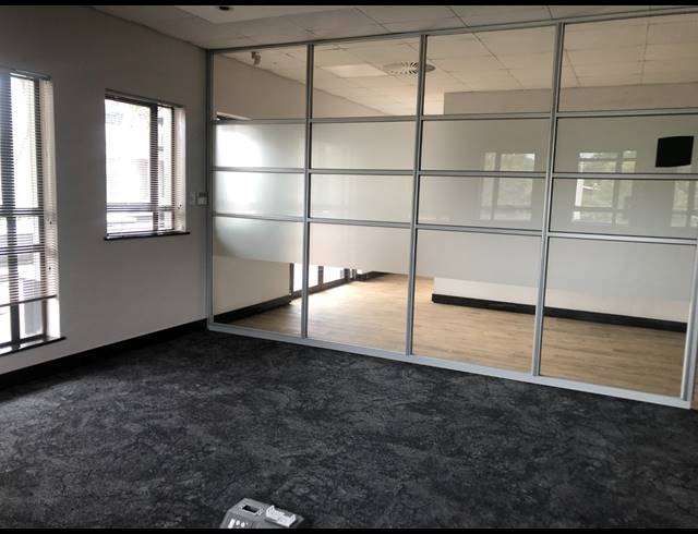 732M² OFFICE TO LET IN HYDE PARK